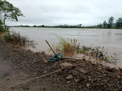 Rio Taquari atingiu a cota de inundação ontem em Mariante (Foto: Ismael Stürmer)