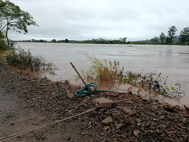 Rio Taquari atingiu a cota de inundação ontem em Mariante (Foto: Ismael Stürmer)