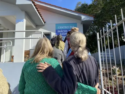 Os 16 idosos atendidos pelo Centro Dia Inácio José Assmann contam com a ajuda diária de quatro cuidadoras (Foto: Juan Grings)