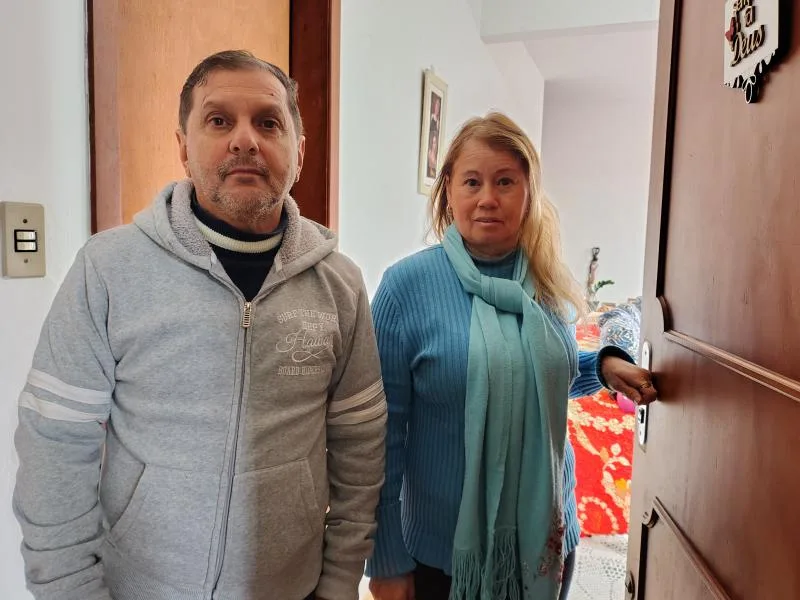 Antônio Brandão e Rose Pereira estão no aluguel social, mas seguem na expectativa de serem convocados para o Compra Assistida (Foto: Débora Kist/Folha do Mate)