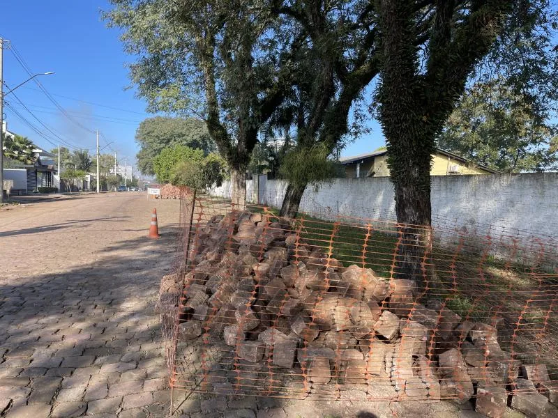 Obras já percorreram trechos de várias ruas, como na Brígida Fagundes, entre os bairros Morsch e Brígida (Foto: Débora Kist/Folha do Mate)