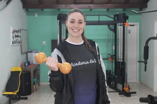 Deise Weschenfelder abriu a própria academia em Vila Estância Nova (Foto: Juan Grings)
