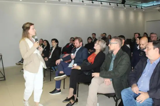 Gisela apresentou proposta à comunidade (Foto: Caco Villanova)