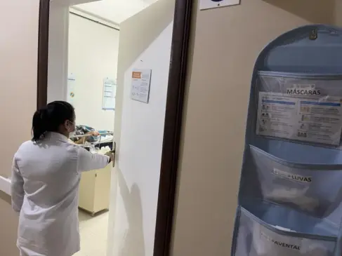 Hospital de Venâncio tem 18 pacientes em isolamento, ou seja, que precisam ficar sozinhos no quarto, devido à Síndrome Respiratória Aguda Grave (Foto: Débora Kist/Folha do Mate)