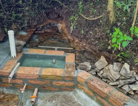 Nascente da propriedade de Josieli depois dos trabalhos do Comitê. (Foto: Divulgação/AI Prefeitura)