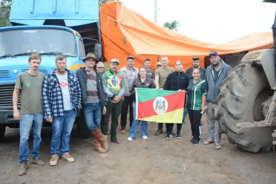 Produtores rurais estão acampados às margens da RSC-287 (Foto: Alvaro Pegoraro)