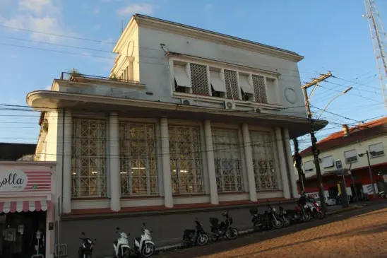A dúvida, hoje, é que tipo de negócio o prédio histórico vai abrigar