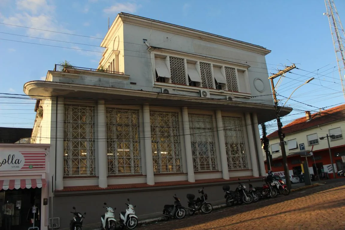 A dúvida, hoje, é que tipo de negócio o prédio histórico vai abrigar