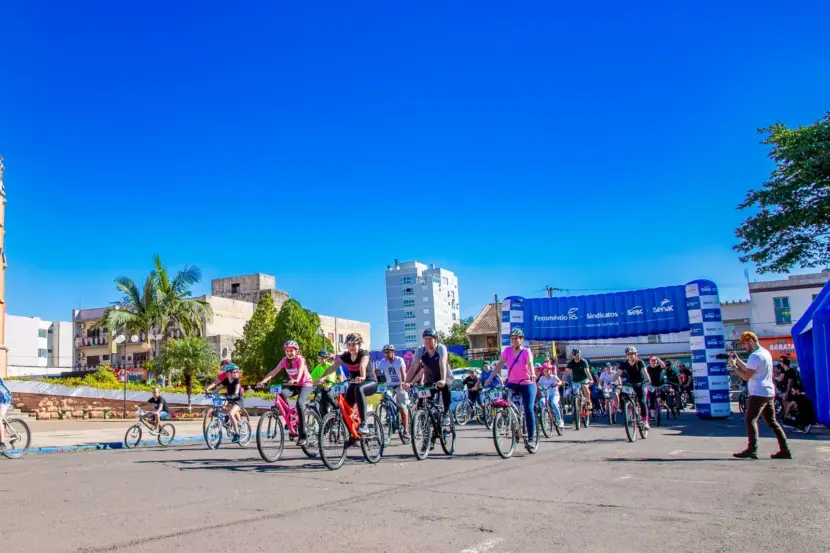 Mais de 53 pessoas participaram do passeio ciclístico da Fenachim, no sábado, 10. Saída foi na Travessa São Sebastião Mártir (Foto: Willian de Oliveira/Divulgação) Mais de 53 pessoas participaram do passeio ciclístico da Fenachim, no sábado, 10. Saída foi na Travessa São Sebastião Mártir (Foto: Willian de Oliveira/Divulgação)
