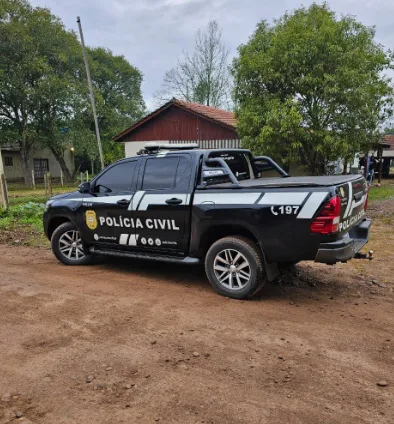 Suspeita foi presa em casa, na localidade de Linha Antão Baixo, no interior de Venâncio (Foto: Polícia Civil/Divulgação)