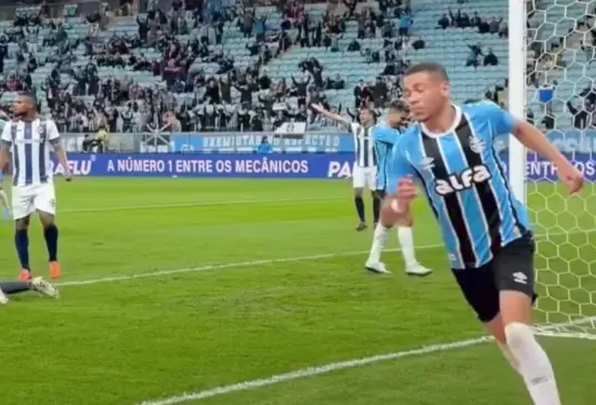 Alysson abriu o placar e serviu Amuzu no segundo gol