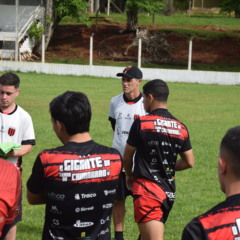 Eder (centro) irá comandar o Guarani à beira do gramado no domingo, contra o Clube 1992, no Edmundo Feix. (Foto: Roni Müller)