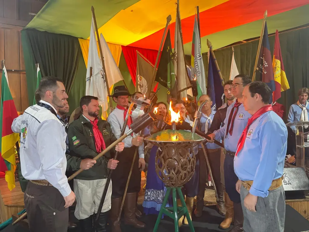 Entidades uniram centelhas da Chama na sexta-feira (Foto: Leonardo Pereira)