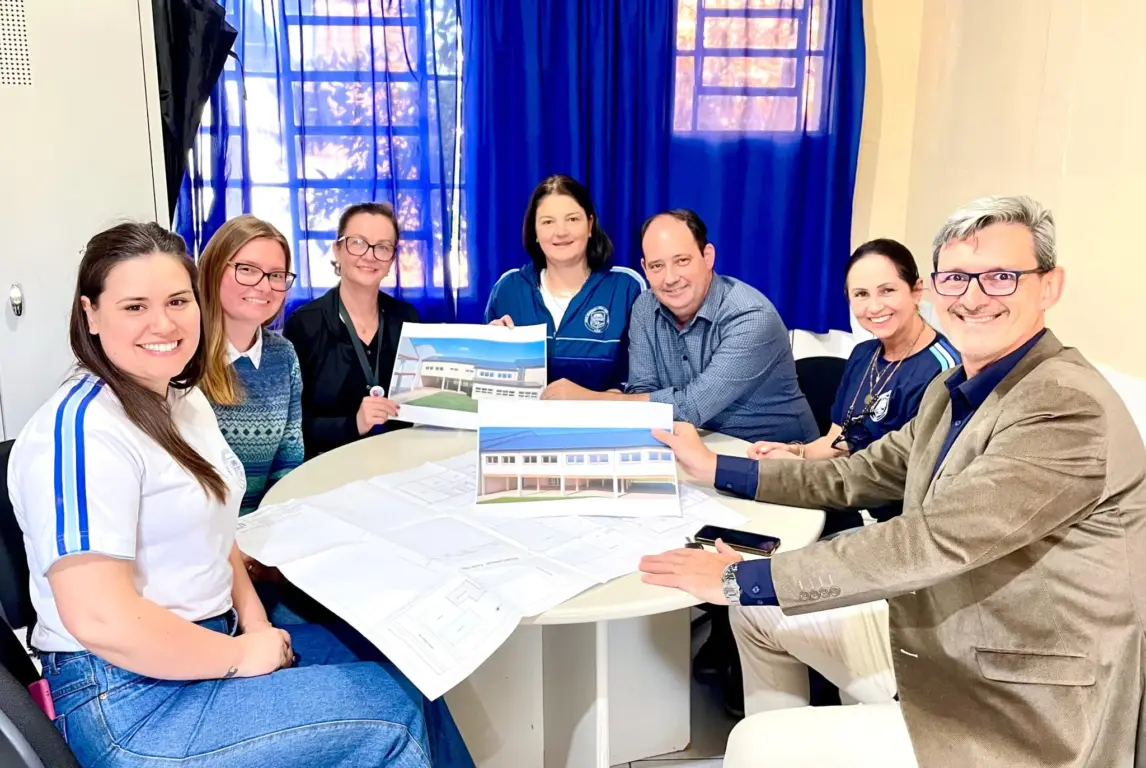 Direção do educandário comemoram a iniciativa (Foto: Divulgação/Prefeitura)