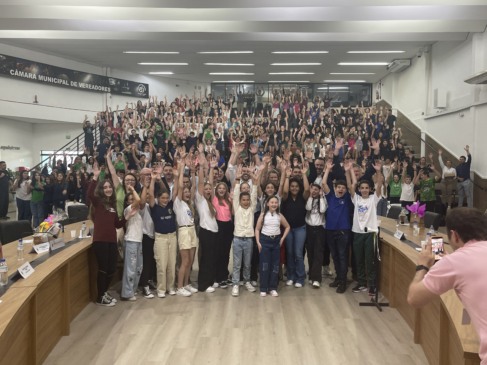 Vereadores mirins participaram de sessão especial nesta quarta-feira
(Foto: Leonardo Pereira/Folha do Mate)