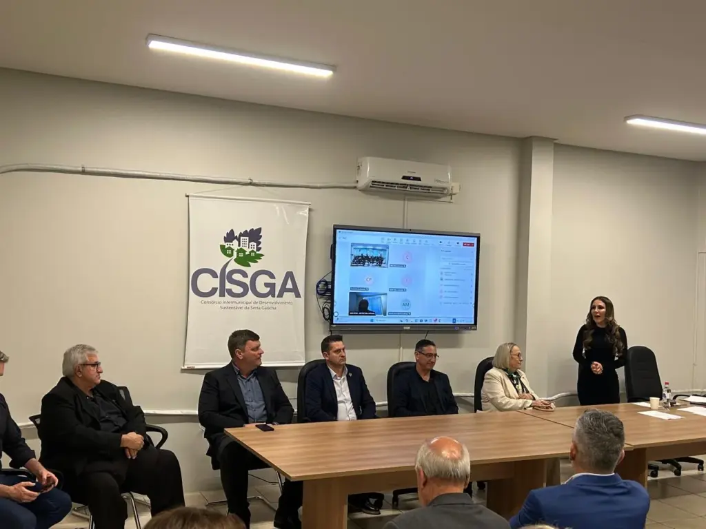 Encontro que firmou o contrato do Estado com os consórcios intermunicipais ocorreu em Garibaldi, na Serra (Foto: Cisvale/Divulgação) Encontro que firmou o contrato do Estado com os consórcios intermunicipais ocorreu em Garibaldi, na Serra (Foto: Cisvale/Divulgação)