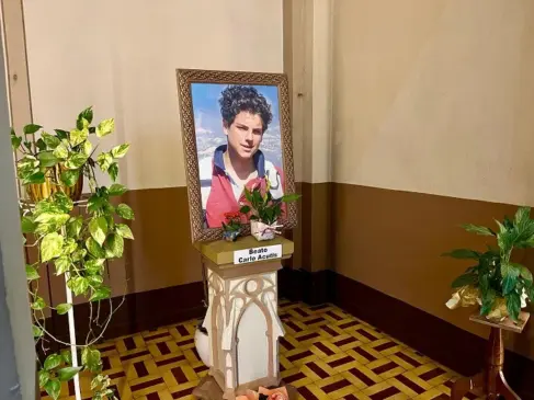 Homenagem para Carlo Acutis dentro da Igreja Matriz (Foto: Júnior Posselt/Folha do Mate)