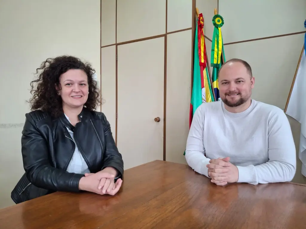 Daiana e Quintana: adesão completa dos órgãos públicos ocorre em até três anos (Foto: Alan Faleiro)