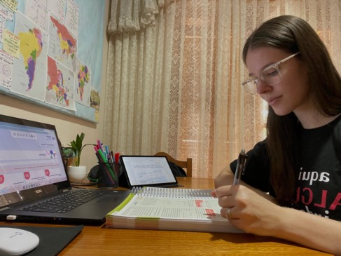 Em preparação para o Enem, Fernanda estuda cerca de oito horas todos os dias da semana fora do horário das aulas da escola (Foto: Arquivo pessoal)