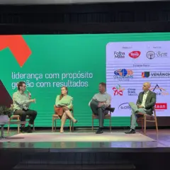 Painel 'ESG aplicado às organizações' foi mediado pelo jornalista Daniel Heck e trouxe discussões práticas sobre a aplicação de ações ESG (Foto: Juliana Bencke)