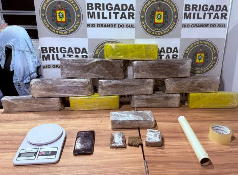 Droga foi apreendida em Vila Palanque (Foto: Brigada Militar/Divulgação) Droga foi apreendida em Vila Palanque (Foto: Brigada Militar/Divulgação)