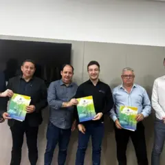 Assinatura ocorreu na manhã de ontem
(Foto: Divulgação/Prefeitura)
