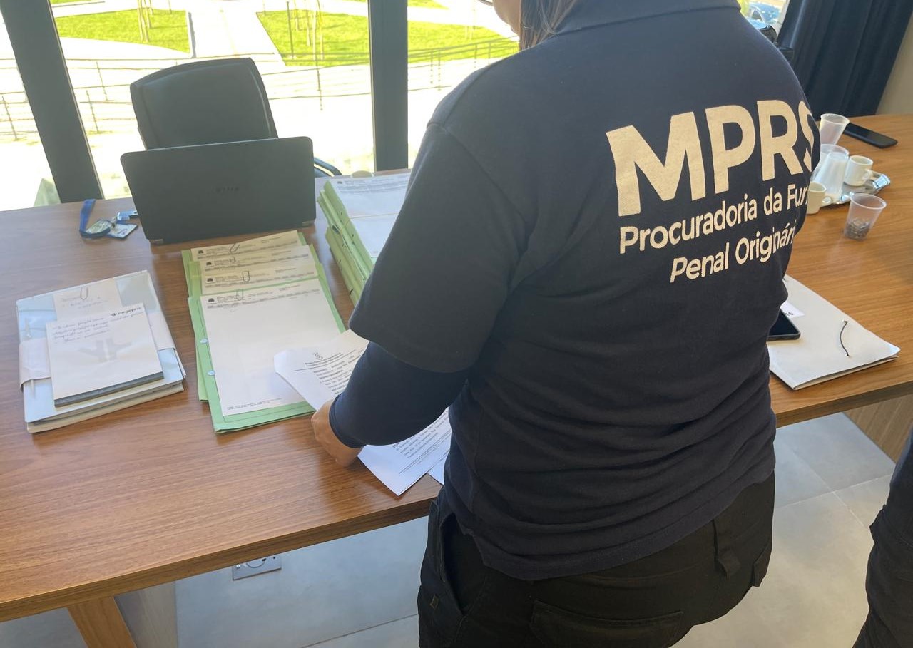 Investigadores reuniram documentos de licitações