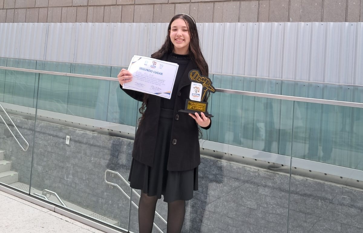 Quéren viaja para Chapecó, onde participa da final do Oratória