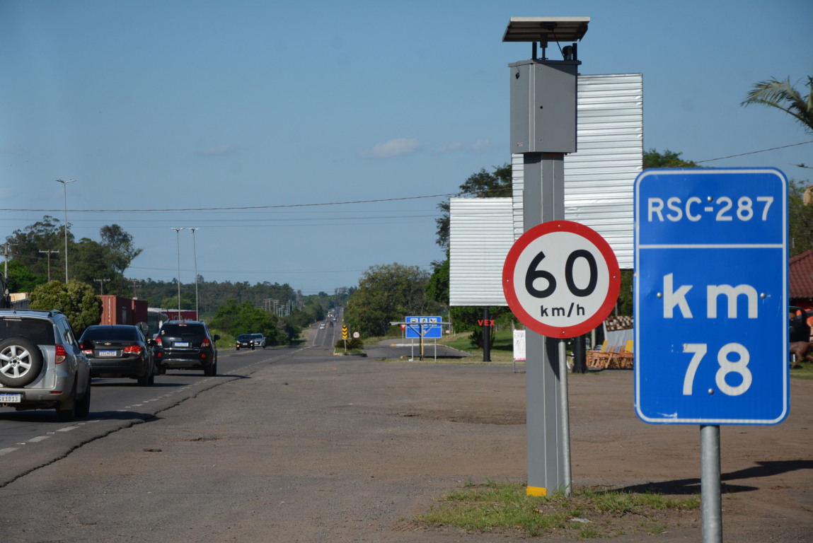 Controlador de velocidade próximo ao trevo gerou 18.250 multas em seis meses
(Foto: Alvaro Pegoraro/Folha do Mate)