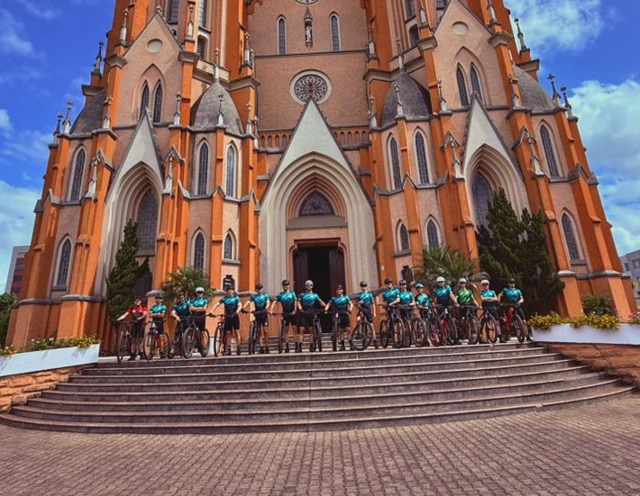 Grupo Pedal Trilheiro desenvolve atividade com chegada no Parque do Chimarrão
(Foto: Divulgação) Grupo Pedal Trilheiro desenvolve atividade com chegada no Parque do Chimarrão
(Foto: Divulgação)