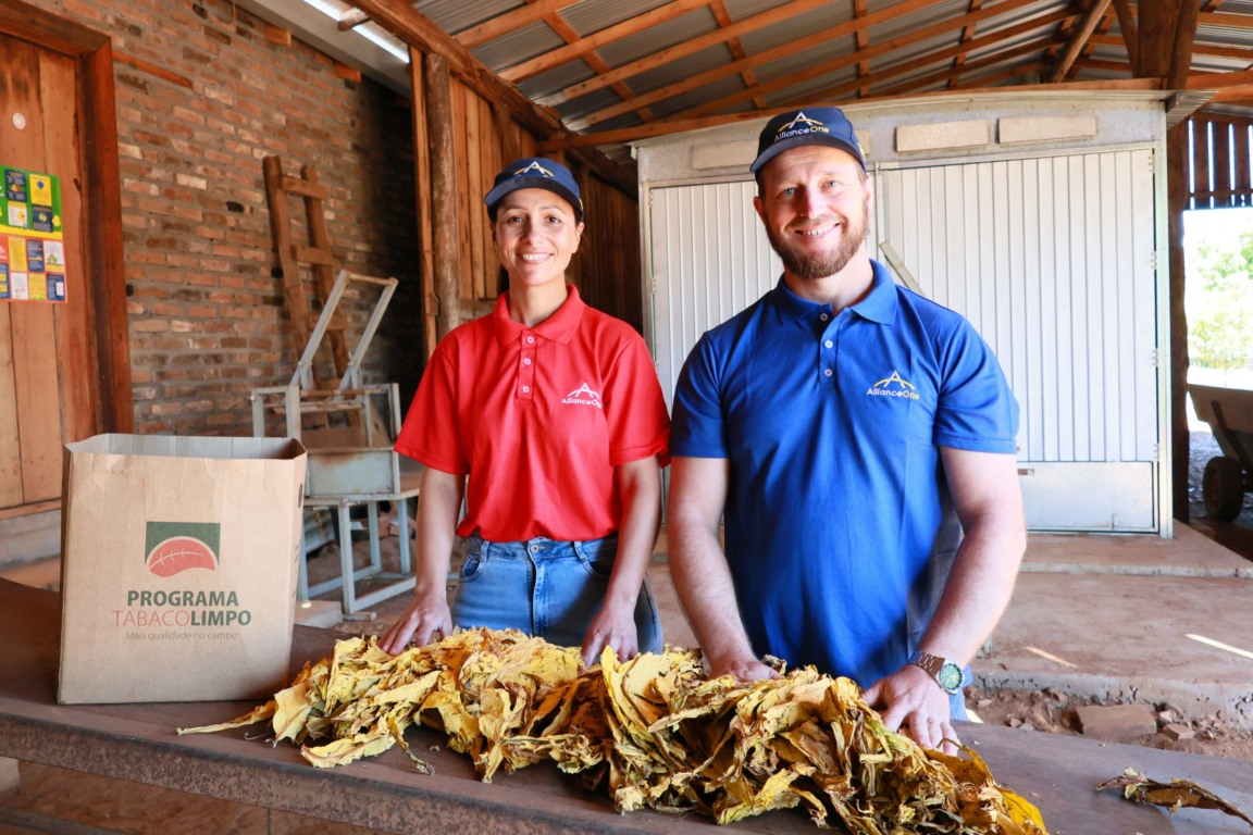 Tânia e Gleno: no cultivo do tabaco, o caminho para o crescimento e a realização de sonhos (Foto; Braulio Staub/Divulgação Alliance One)