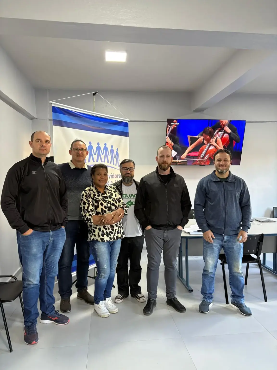 Hendges (segundo da direita para a esquerda) com parte da sua diretoria (Foto: Divulgação)