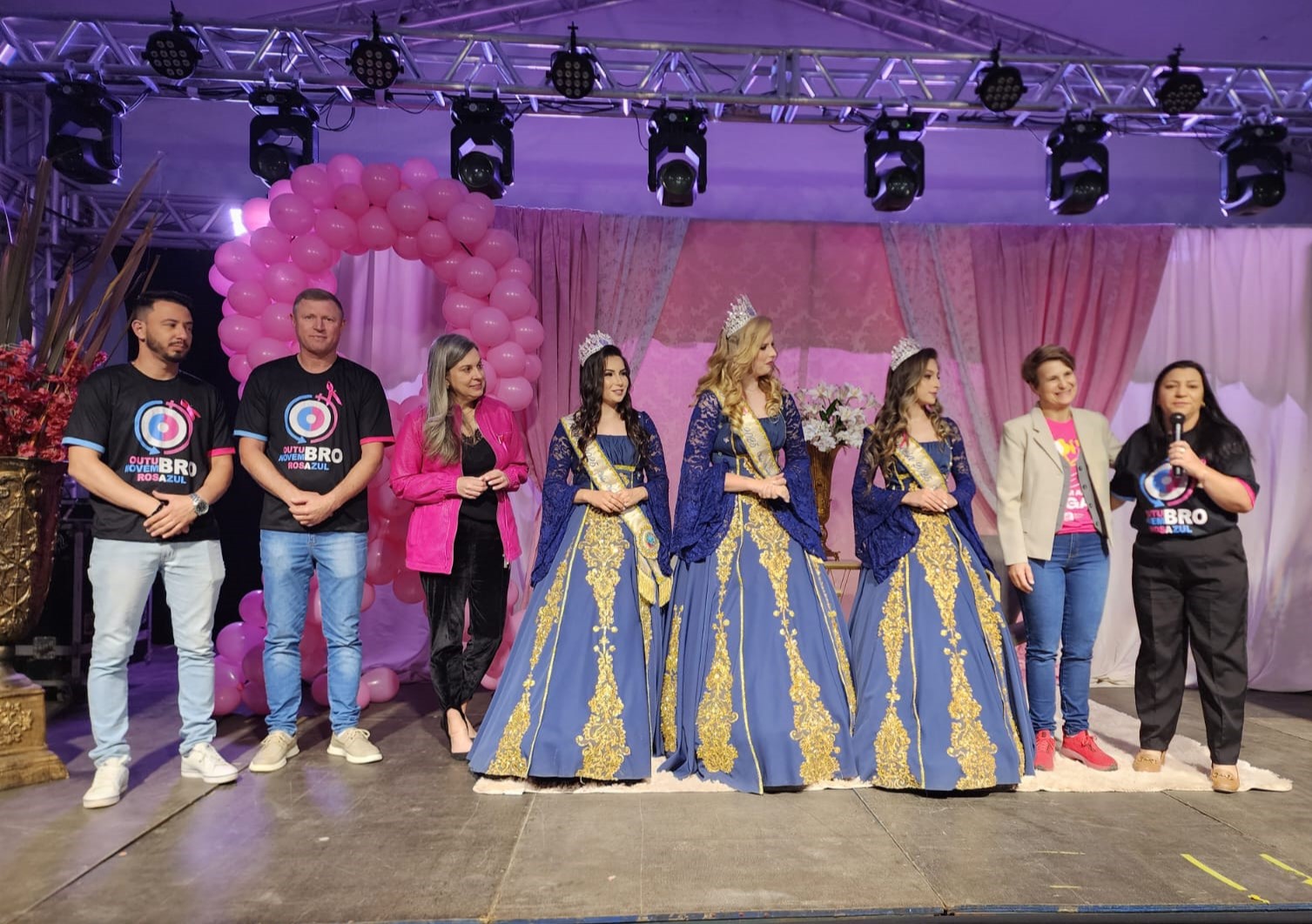 Na data de aniversário de Vale Verde, soberanas e autoridades receberam famílias