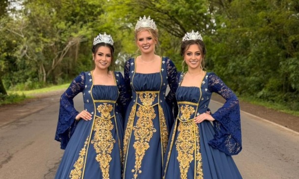 Rainha Elza Toillier e princesas Thauane Dorneles e Eduarda Soares