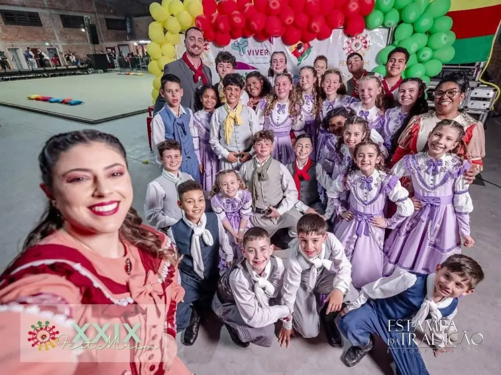 Grupo recebeu troféu de 3ª melhor coreografia do estado (Foto: Divulgação/ Estampa da Tradição) 