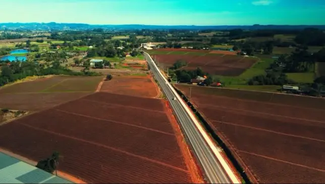 O trecho de 5,4 km recebeu pavimentação asfáltica (Foto: AI Prefeitura)