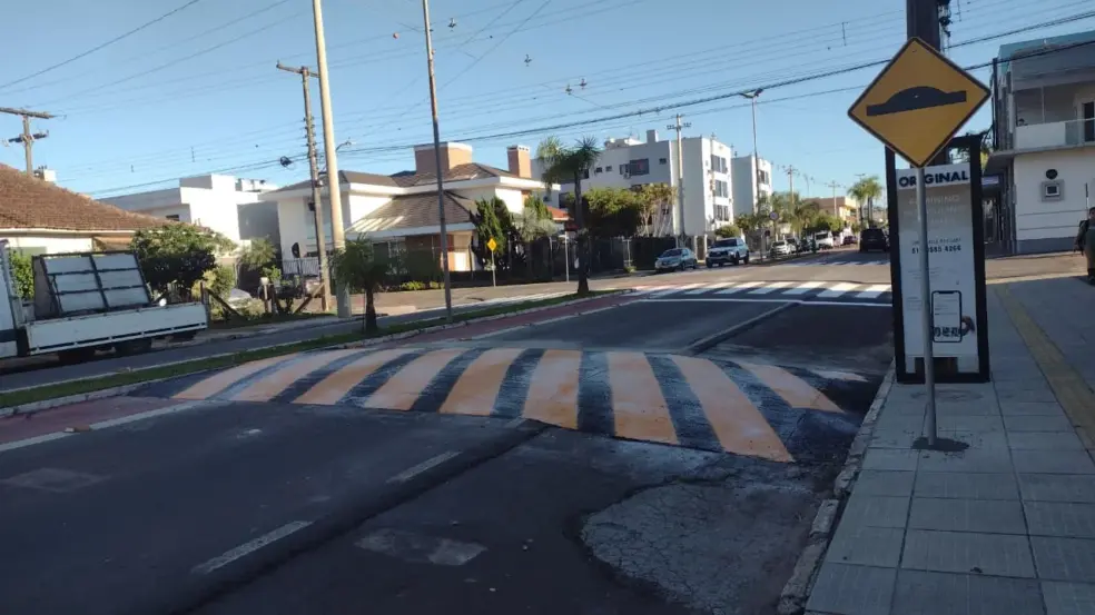 Esquina com a Conde D'Eu recebeu quebra-molas (Foto: Leonardo Pereira) Esquina com a Conde D'Eu recebeu quebra-molas (Foto: Leonardo Pereira)