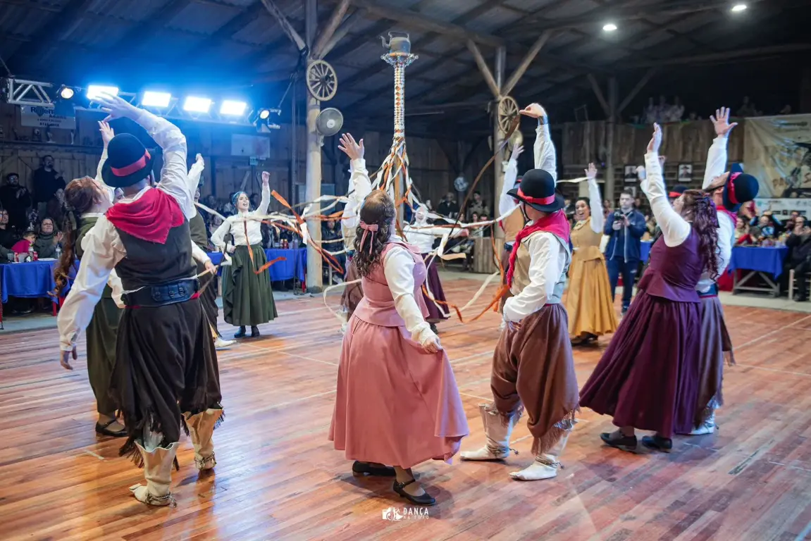 Chaleira Preta se apresenta no domingo, no palco das danças tradicionais Força A (Foto: Divulgação/Dança na Foto)