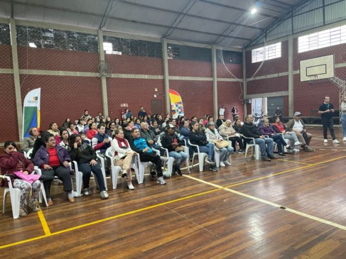 Contemplados foram surpreendidos nesta terça-feira (Foto: Leonardo Pereira)