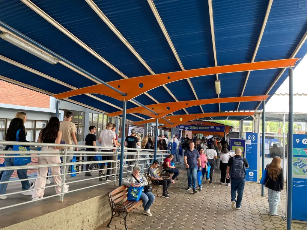 Feira de Cursos ocorre nos três turnos desta quinta-feira, 2, em Lajeado (Foto: Júlia Brandenburg/Folha do Mate) Feira de Cursos ocorre nos três turnos desta quinta-feira, 2, em Lajeado (Foto: Júlia Brandenburg/Folha do Mate)