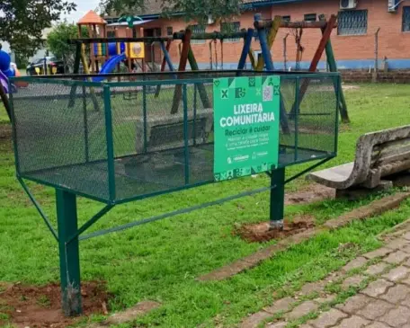 Lixeiras são instaladas em diversos pontos do município (Foto: Divulgação/Prefeitura)