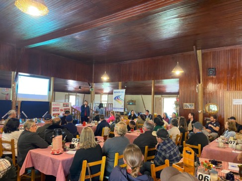 Cerca de 90 pessoas participaram da atividade  (Foto: Júlia Brandenburg/Folha do Mate)