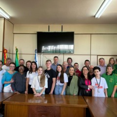 Representantes estiveram presentes na Sala de Reuniões para assinatura (Foto: Divulgação/Prefeitura)