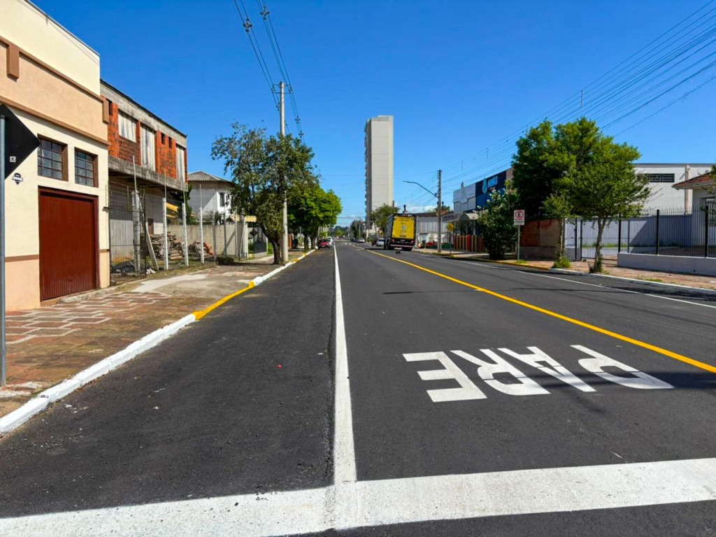 Concluído capeamento asfáltico na Avenida, entre General Osório e 7 de Setembro Concluído capeamento asfáltico na Avenida, entre General Osório e 7 de Setembro