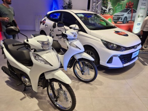 Entre os destaques da premiação estão um Hyundai HB20 zero quilômetro e duas motos Honda Biz 125 (Fotos: Alan Faleiro)