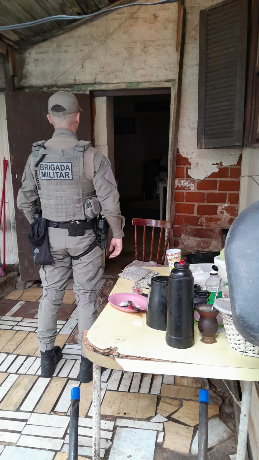 Brigada Militar e Polícia Civil atenderam a ocorrência na manhã desta sexta-feira (Foto: Alvaro Pegoraro/Folha do Mate)