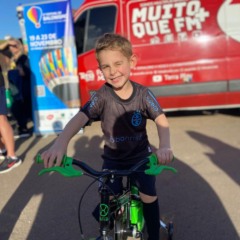 Vicente Maria, de 5 anos, já retirou a sua bicicleta durante a festa (Foto: Luana Weschenfelder)