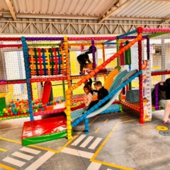 Os novos playgrounds internos integram sete brinquedos (Foto: Divulgação/Prefeitura)