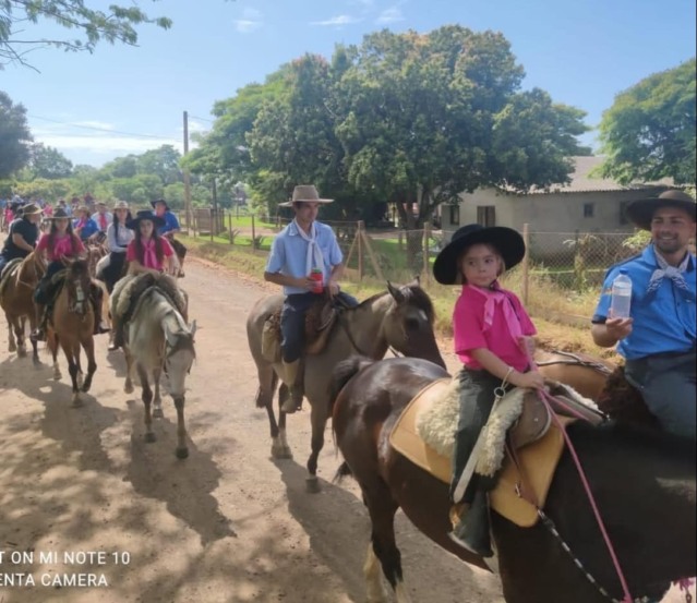 Cerca de 40 integrantes da entidade participam da cavalgada (Foto: Divulgação) Cerca de 40 integrantes da entidade participam da cavalgada (Foto: Divulgação)