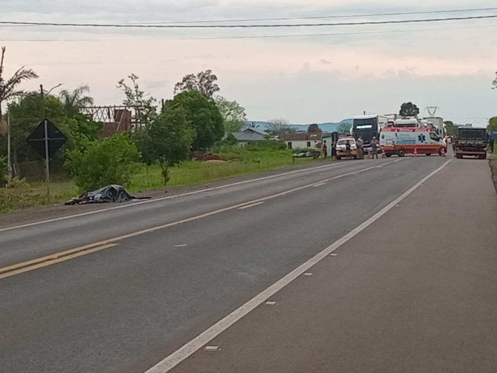 Colisão ocorreu próximo ao acesso à Peva (Foto: Carlos Dickow)